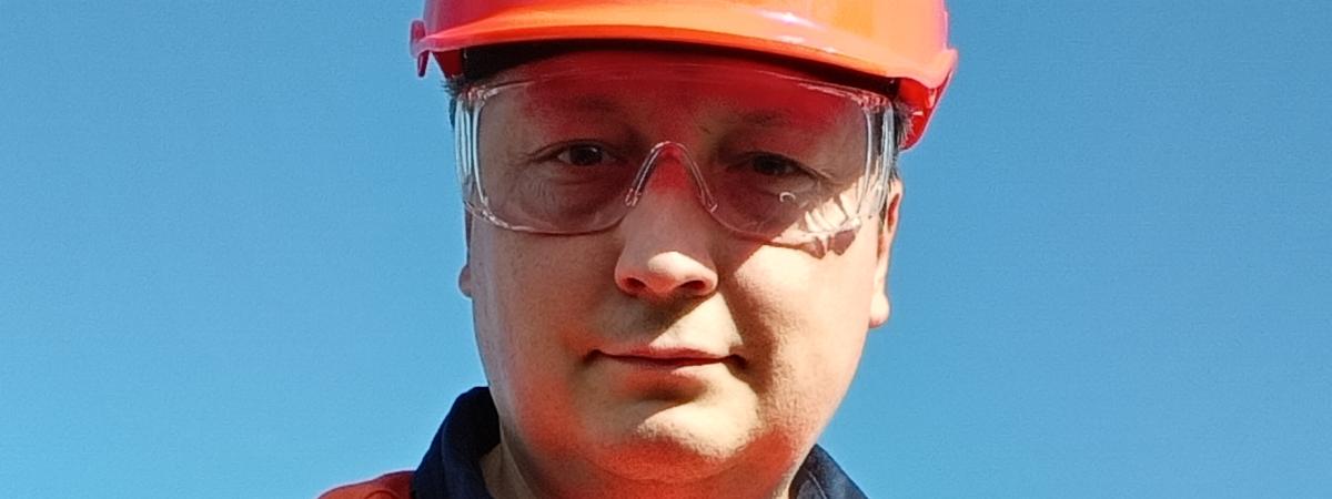 Boral employee in hard hat and PPE