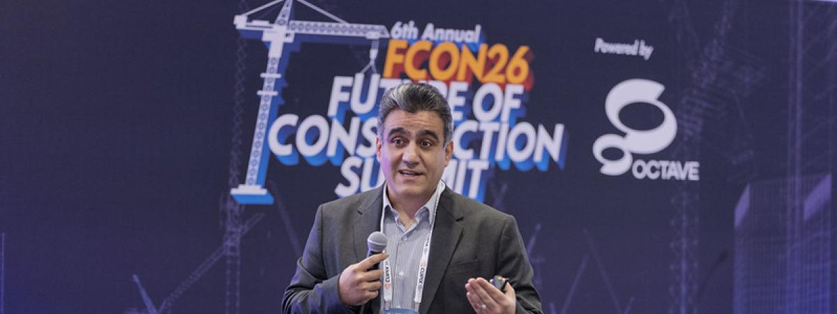 Dr Ali Nezhad presenting at FCON26