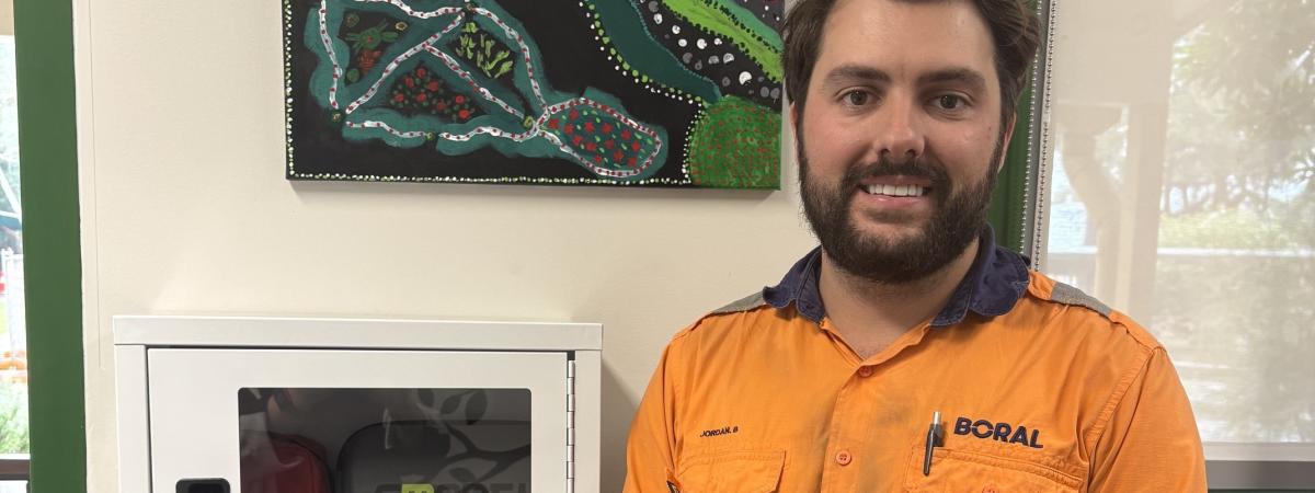 Jordan from Boral with Peats Ridge Public School's new Defibrillator