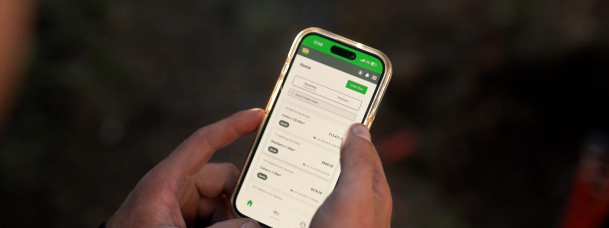 Builder using Boral Concrete Mobile App to order concrete online.
