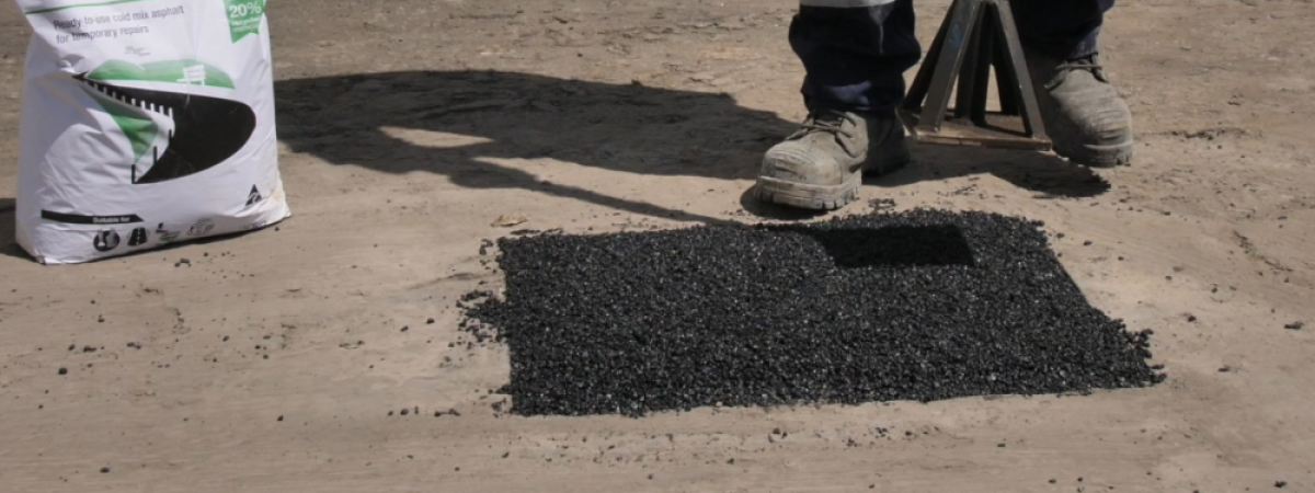 Compact Bitupack with a hand tamper or roller