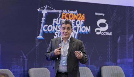 Dr Ali Nezhad presenting at FCON26