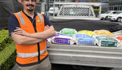 Tradie standing with Boral new plastic packaging