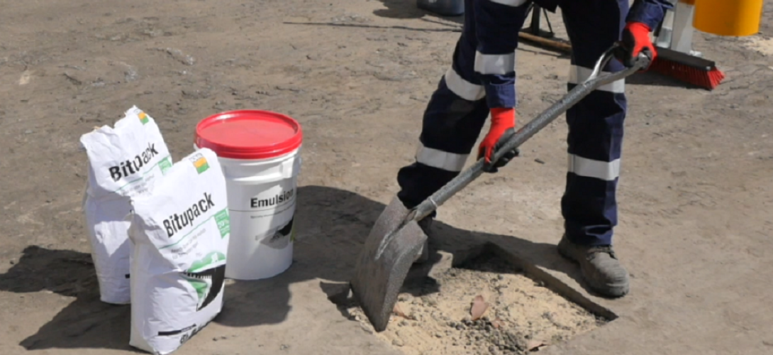 Clear the hole of debris before using Bitupack