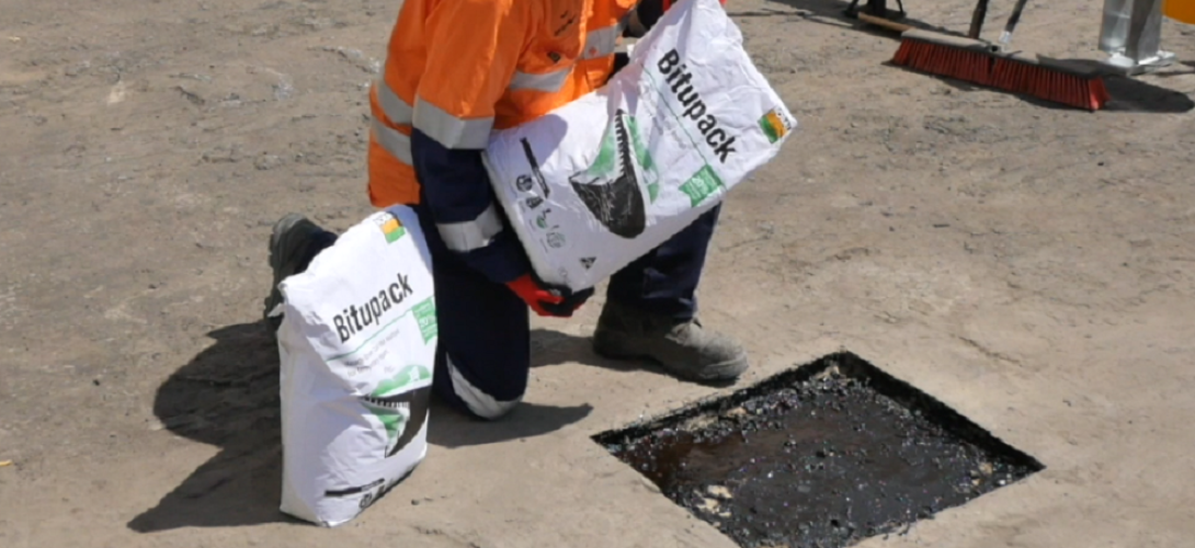 Pour Bitupack in a hole coated with emulsion