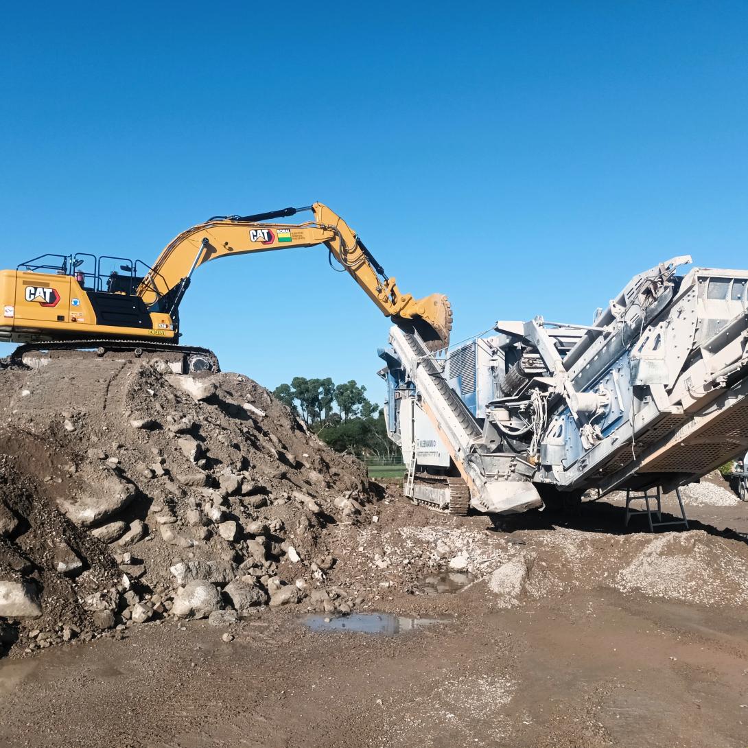 Kooragang recycling receives new CAT excavator