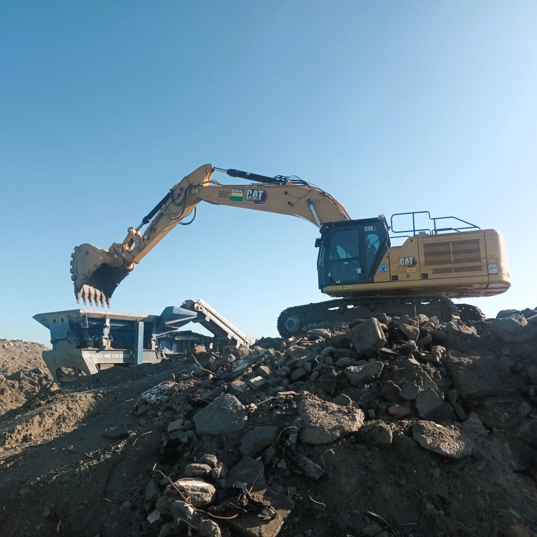 Kooragang recycling receives new CAT excavator