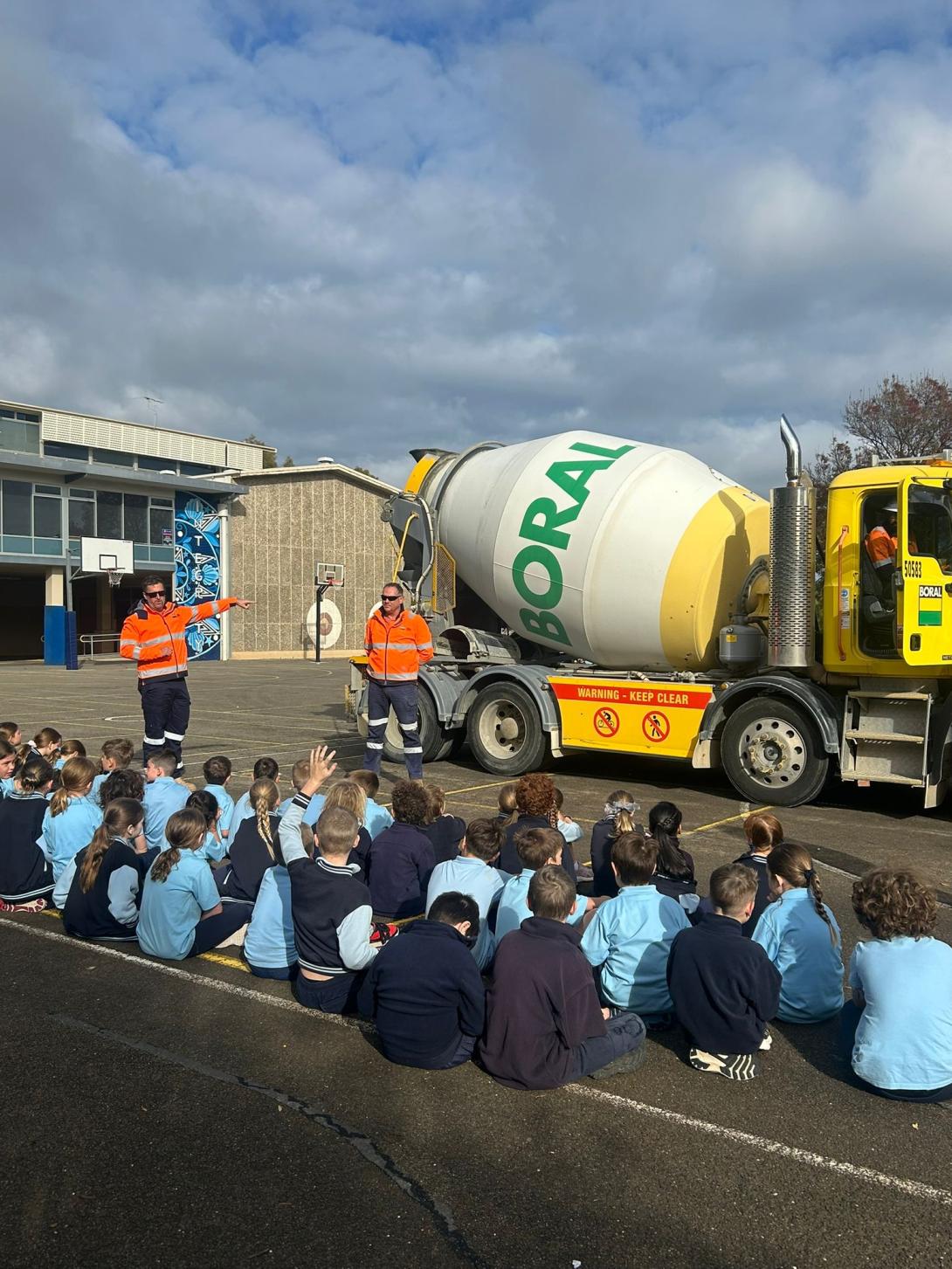 Linwood Quarry staff visit Seacliff Primary Schoo