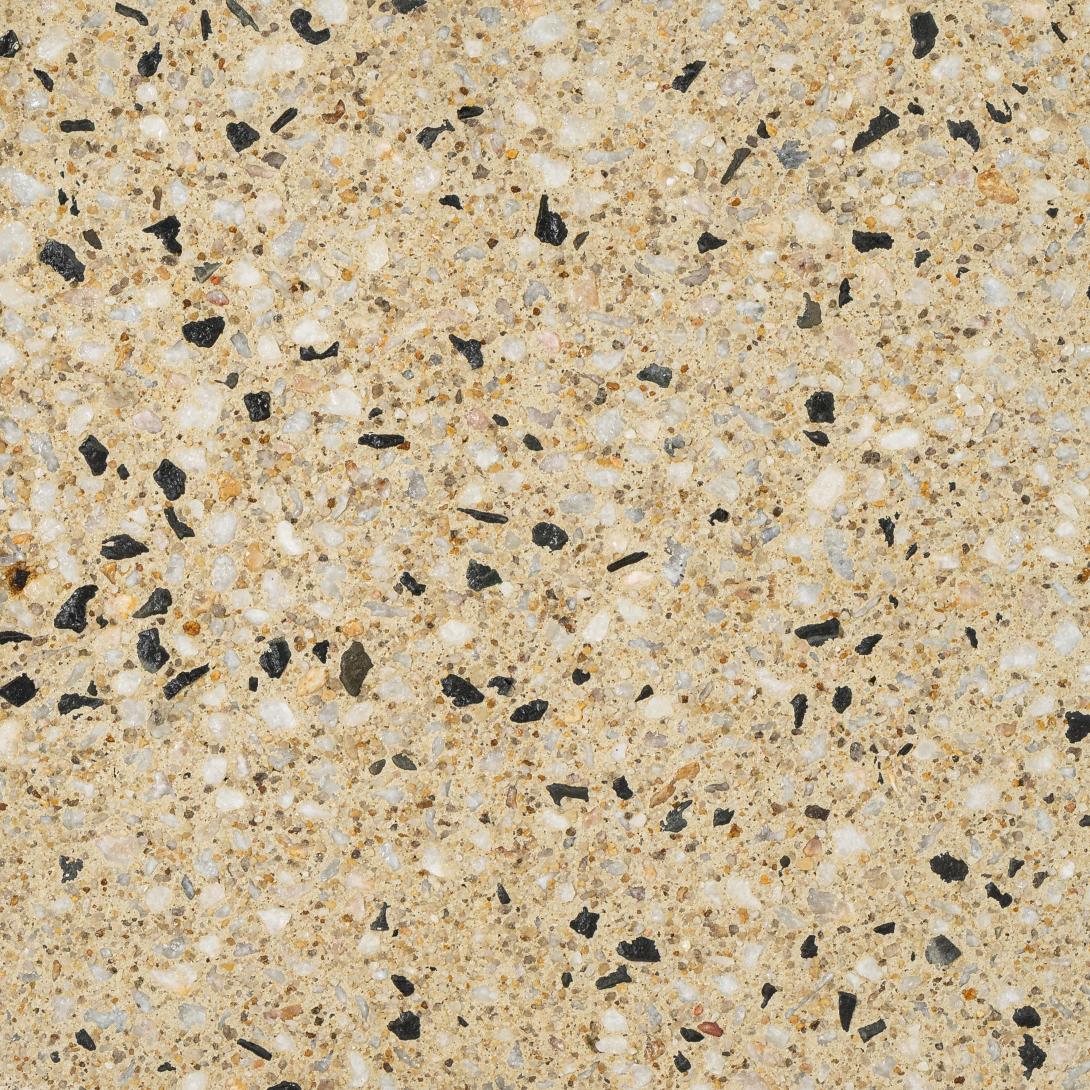 Phoenix – Exposé® exposed aggregate concrete in warm off-white tone with natural aggregates, ideal for driveways, patios and paths