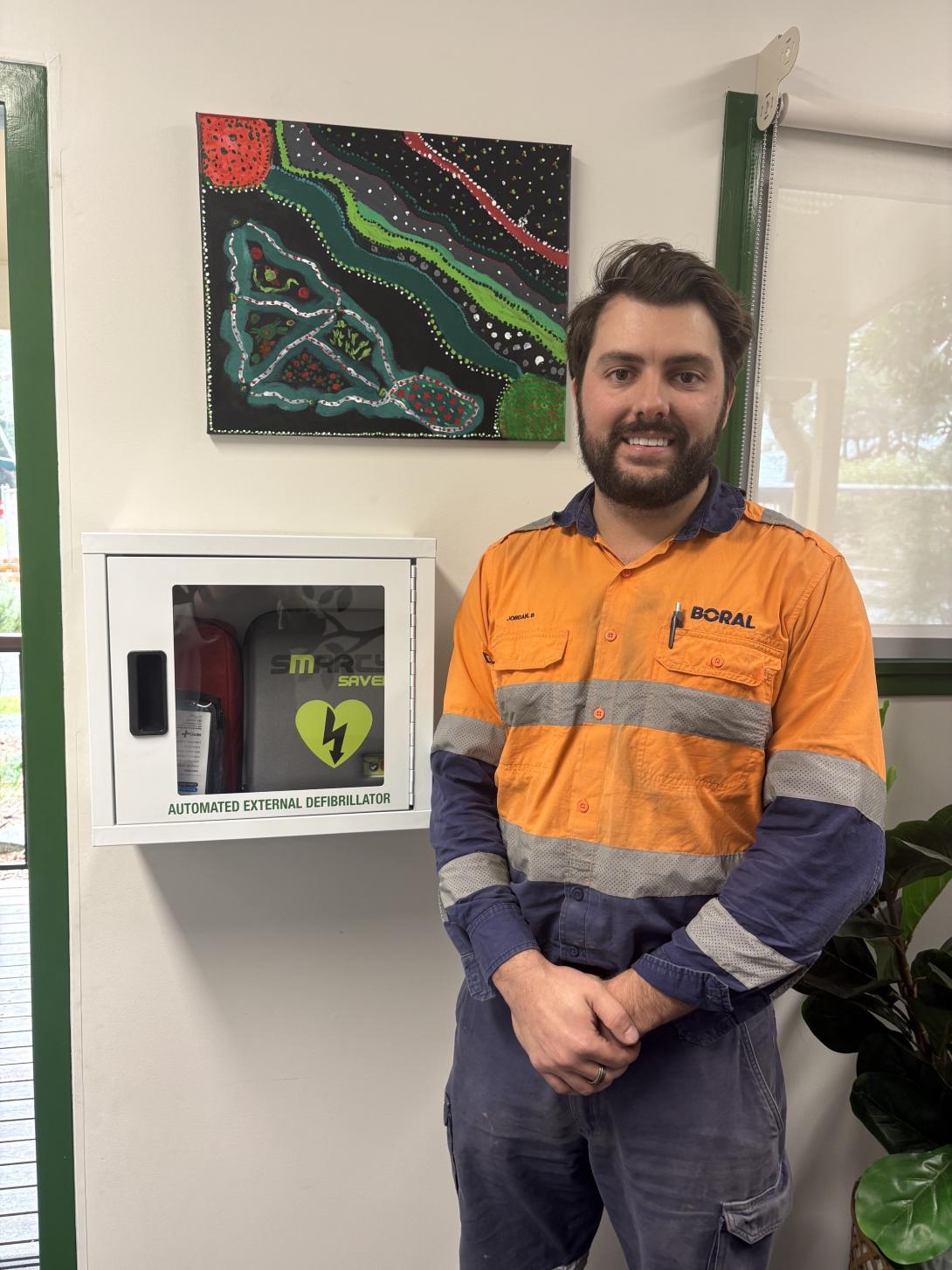Jordan from Boral with Peats Ridge Public School's new Defibrillator